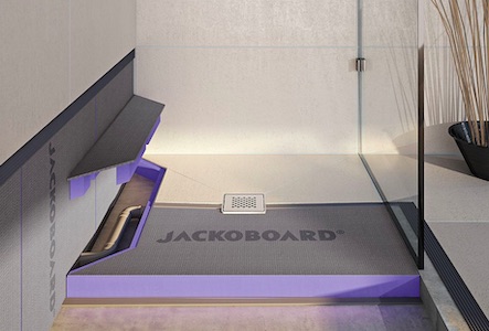 Met JACKOBOARD® Aqua Reno vergemakkelijkt JACKON de installatie van inloopdouches tijdens renovatiewerken.
